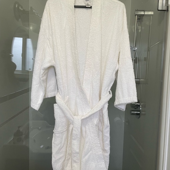 COPY - Bathrobe - 2nd listing - Picture 1 of 3